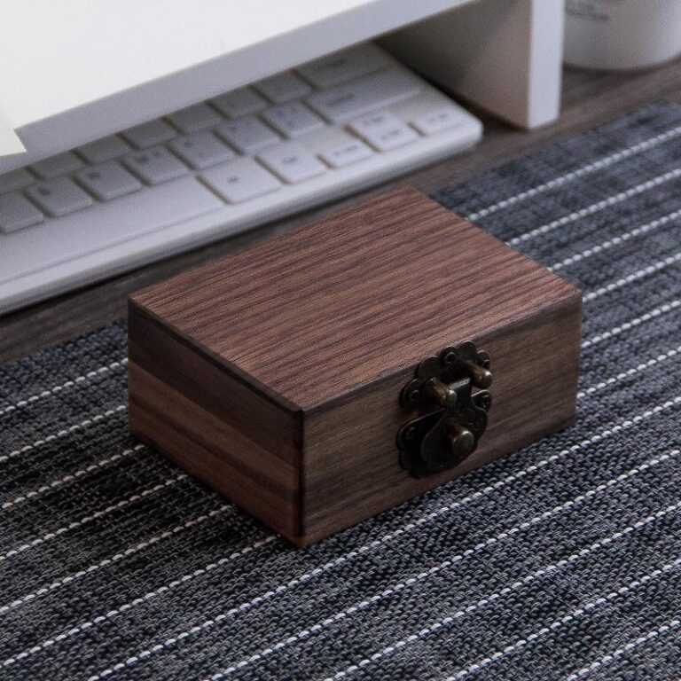 Retro wooden box 1