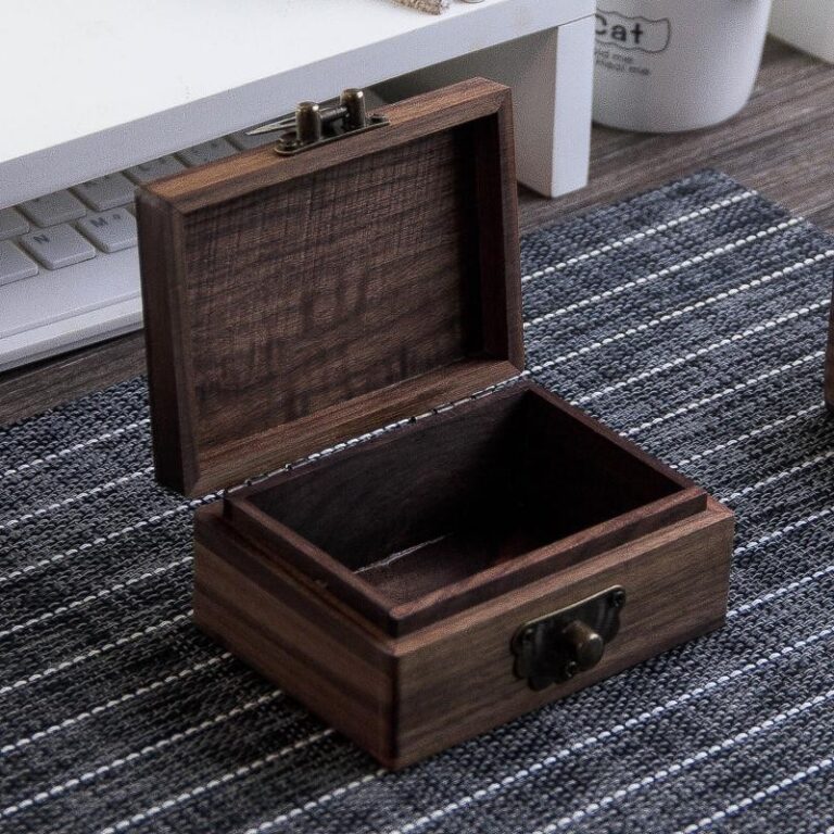 Retro wooden box (3)